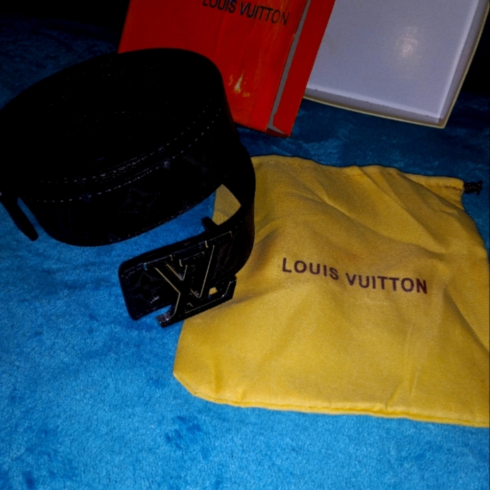 Luis Vuitton leather belt